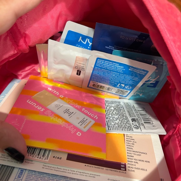 Beauty samples bundle - Picture 4 of 10